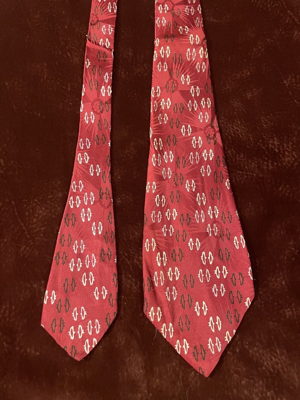 VTG Arnold Constable Fifth Ave NY Silk Burgundy Red Geometric Abstract Neck Tie